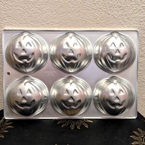 Vintage 1983 Silver Pumpkin Face Baking Mold